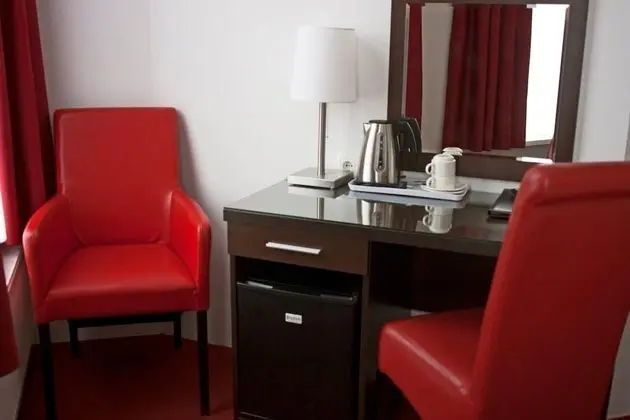 Üç Kişilik Oda, Balkon, Bahçe Manzaralı