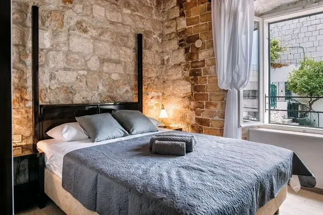 Superior Tek Büyük Yataklı Oda, Havuz Manzaralı