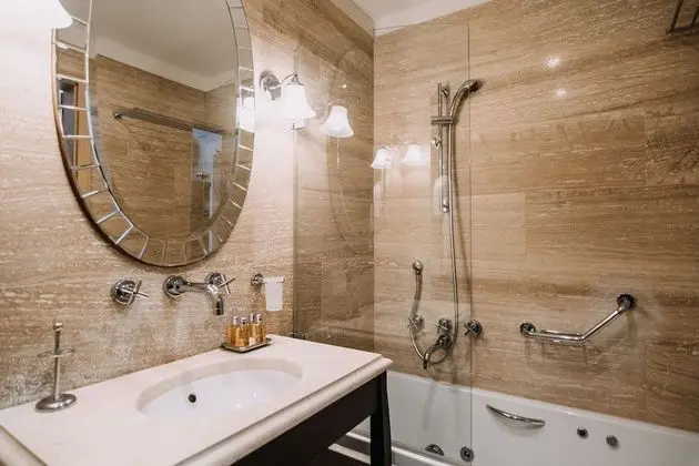 Superior Tek Büyük Yataklı Oda, Havuz Manzaralı