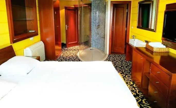 Luxury Tek Büyük Yataklı Oda