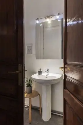 Tek Büyük Yataklı Oda, Ortak Banyo