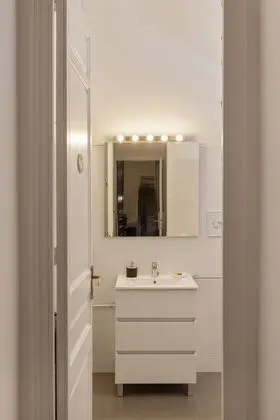 Tek Büyük Yataklı Oda, Ortak Banyo