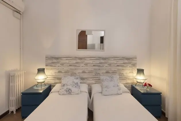 Tek Büyük Yataklı Oda, Ortak Banyo