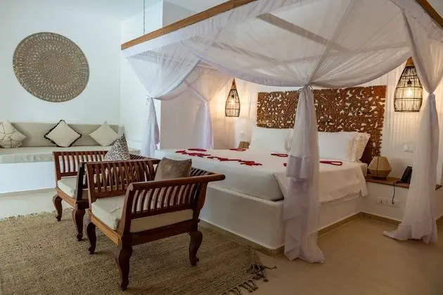 Luxury Dört Kişilik Oda, 1 Yatak Odası, Balkon, Kısmi Deniz Manzarası