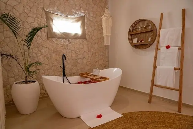 Luxury Dört Kişilik Oda, 1 Yatak Odası, Balkon, Kısmi Deniz Manzarası