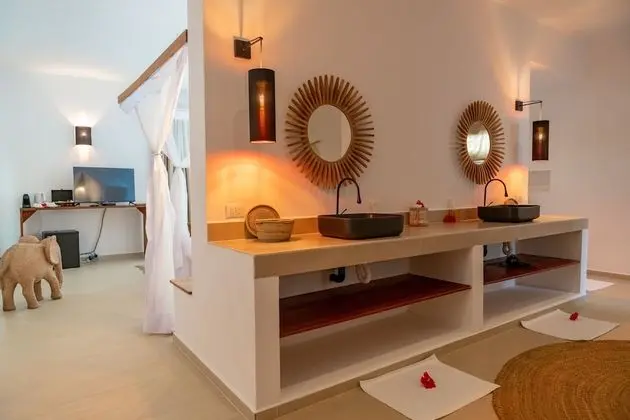 Luxury Üç Kişilik Oda, 1 Yatak Odası, Kişiye Özel Havuzlu, Kısmi Deniz Manzarası