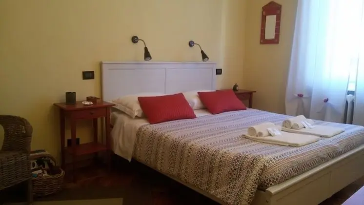 Tek Büyük veya İki Ayrı Yataklı Oda, Ortak Banyo