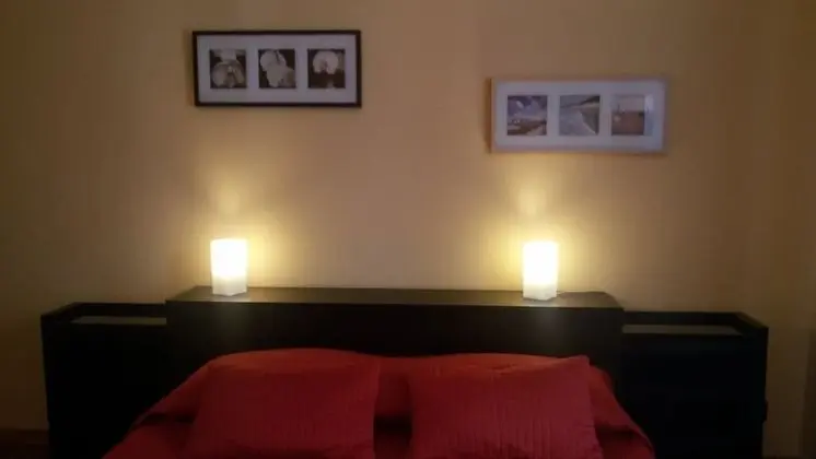 Tek Büyük veya İki Ayrı Yataklı Oda, Ortak Banyo