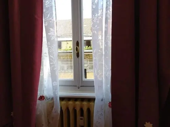 Tek Büyük veya İki Ayrı Yataklı Oda, Ortak Banyo