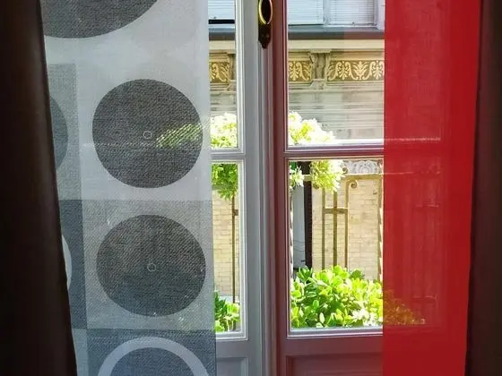 Tek Büyük veya İki Ayrı Yataklı Oda, Ortak Banyo