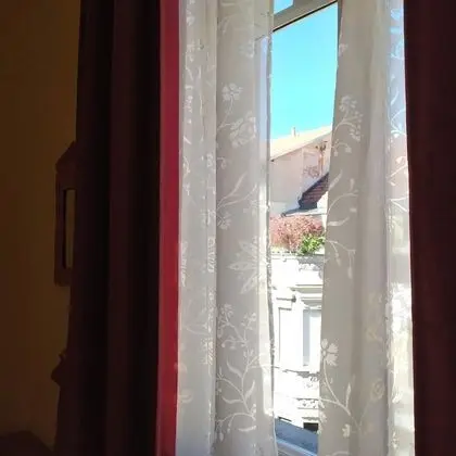 Tek Büyük veya İki Ayrı Yataklı Oda, Ortak Banyo