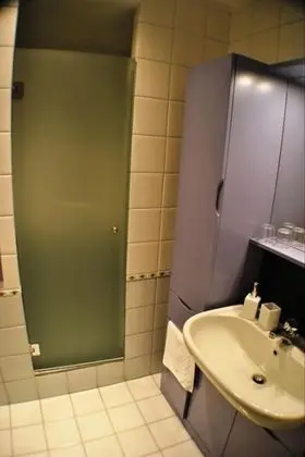 Tek Büyük veya İki Ayrı Yataklı Oda, Ortak Banyo