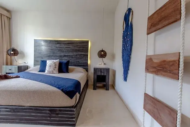 Copal Junior  Suite