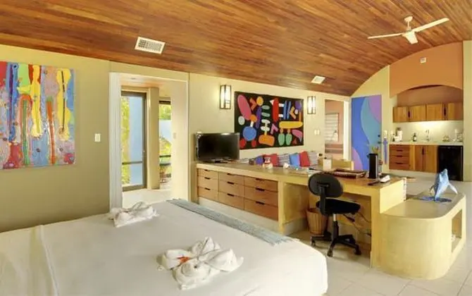 Beachfront Villa 1 King Bed plus 2 Sofa
