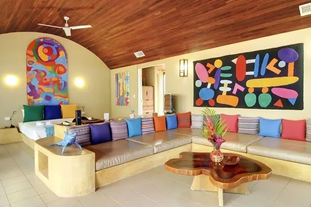 Beachfront Villa 1 King Bed plus 2 Sofa