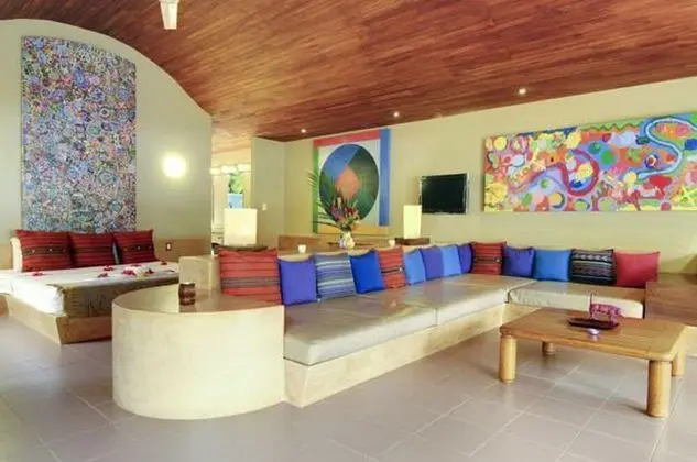 Beachfront Villa 1 King Bed plus 2 Sofa