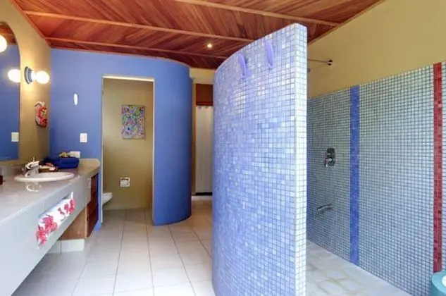 Beachfront Villa 1 King Bed plus 2 Sofa
