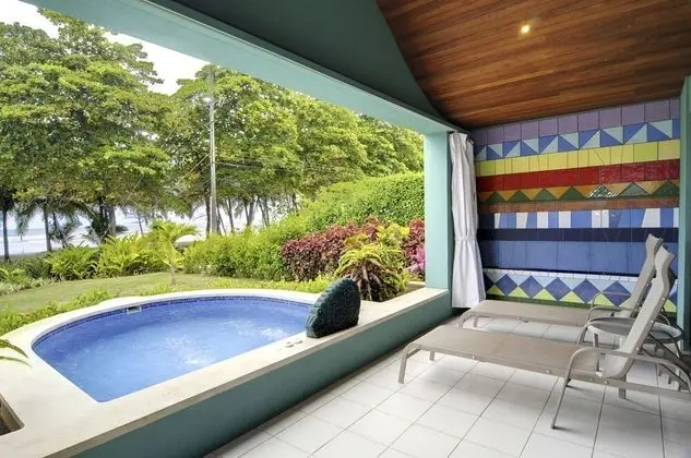 Deluxe Beachfront Villa 1 King Bed plus