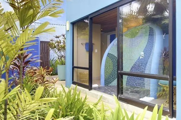 Deluxe Beachfront Villa 1 King Bed plus