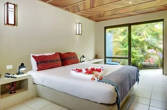 Garden Bungalow 1 King Size Bed 1 Sofa