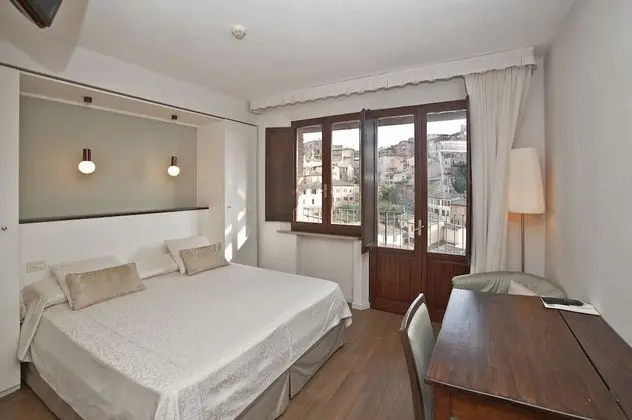 Superior Tek Büyük Yataklı Oda, Balkon, Şehir Manzaralı