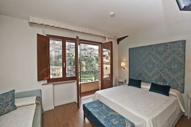Superior Tek Büyük Yataklı Oda, Balkon, Şehir Manzaralı