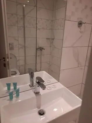 Basic Tek Büyük Yataklı Oda
