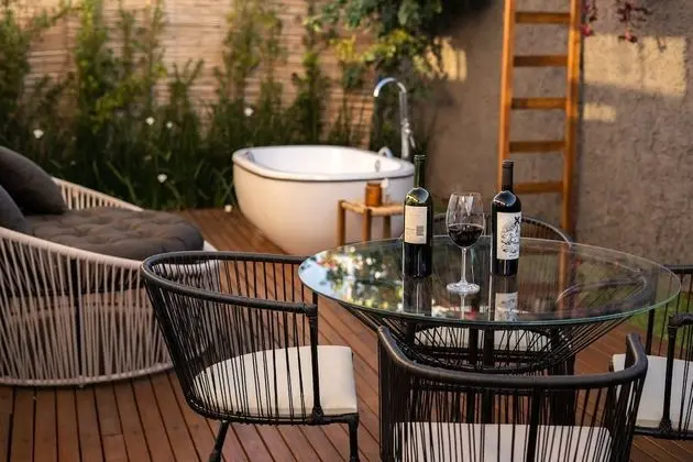 Design Ev, 1 Büyük (Queen) Boy Yatak ve Çekyat, Mutfak, Bahçe Manzaralı