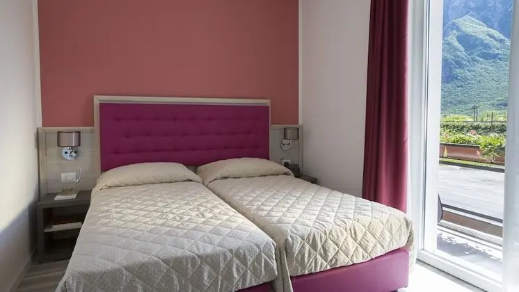 Büyük Yataklı Tek Kişilik Oda