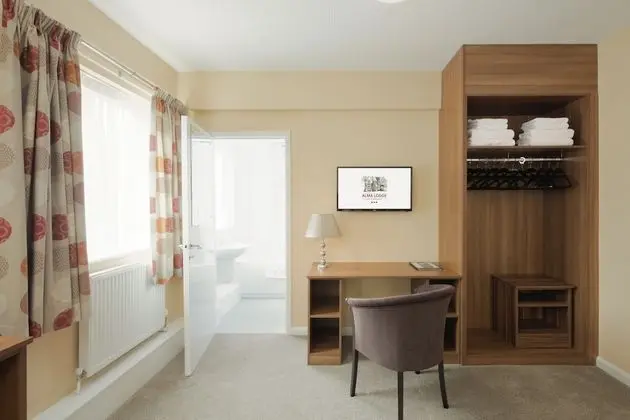 Standard Tek Büyük Yataklı Oda