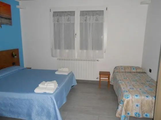 Üç Kişilik Oda, 3 Tek Kişilik Yatak