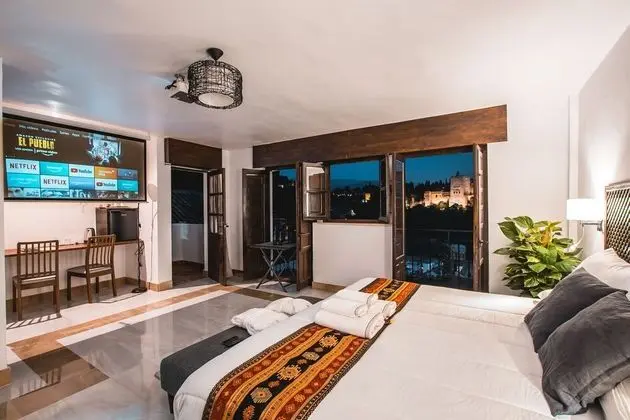 Junior Süit, Balkon (Alhambra view and Cinema)