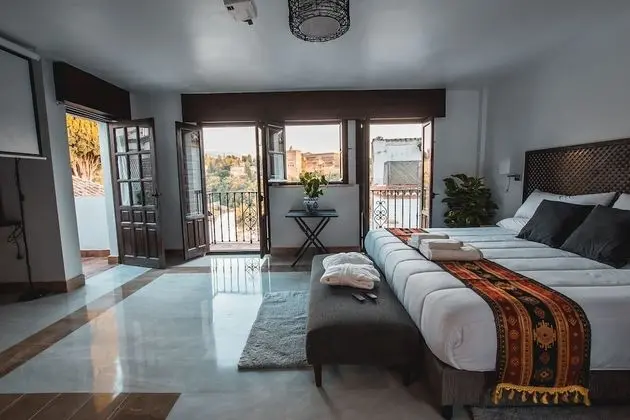 Junior Süit, Balkon (Alhambra view and Cinema)