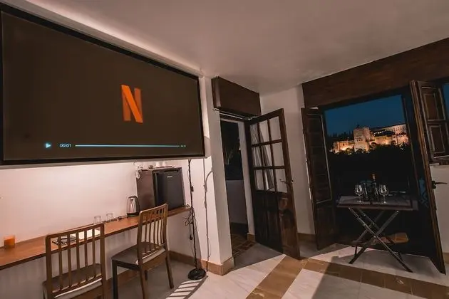 Junior Süit, Balkon (Alhambra view and Cinema)