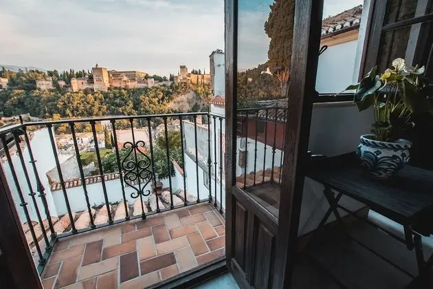 Junior Süit, Teras (Alhambra view)