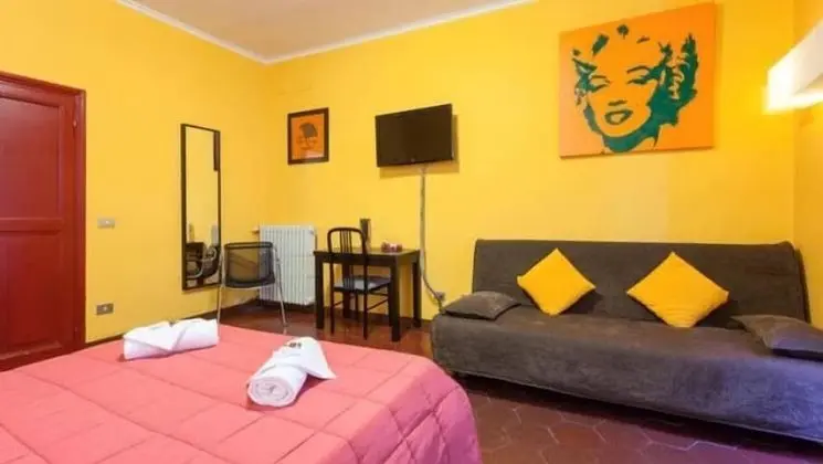 Üç Kişilik Oda (External Private Bathroom)