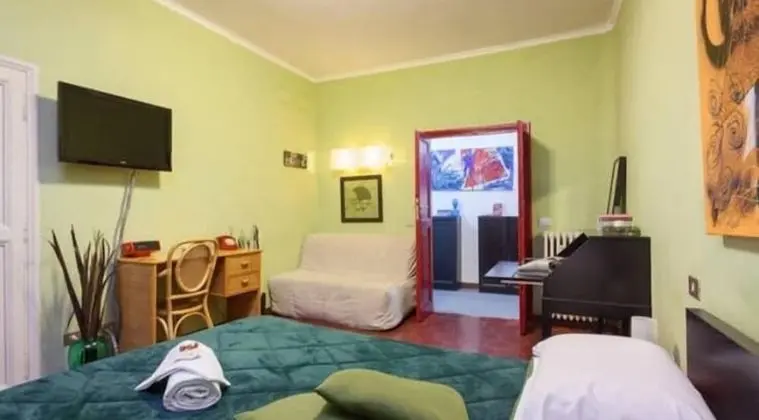 Üç Kişilik Oda (External Private Bathroom)