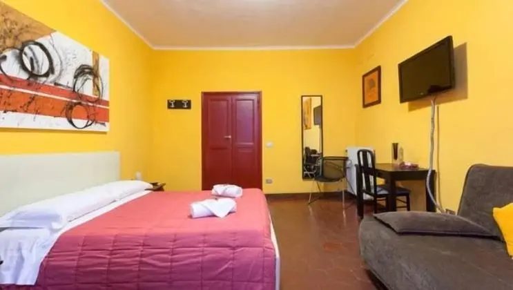Üç Kişilik Oda (External Private Bathroom)