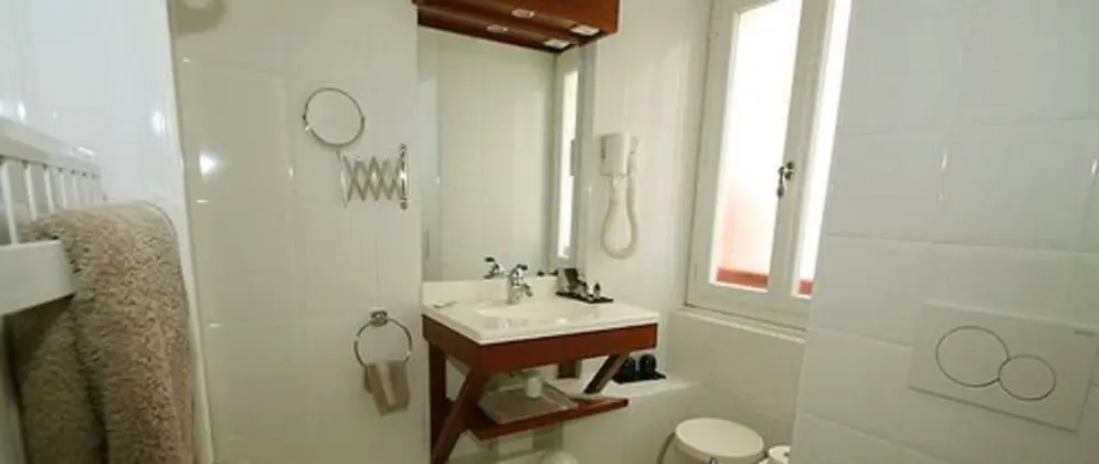 Junior Tek Büyük Yataklı Oda (Shower)