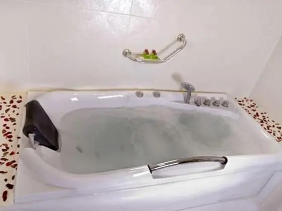 Tek Büyük Yataklı Oda, Jakuzi