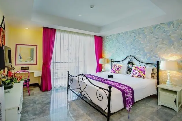 Deluxe Oceanfront Studio with Jacuzzi/Shower