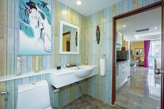 Deluxe Oceanfront Studio with Jacuzzi/Shower
