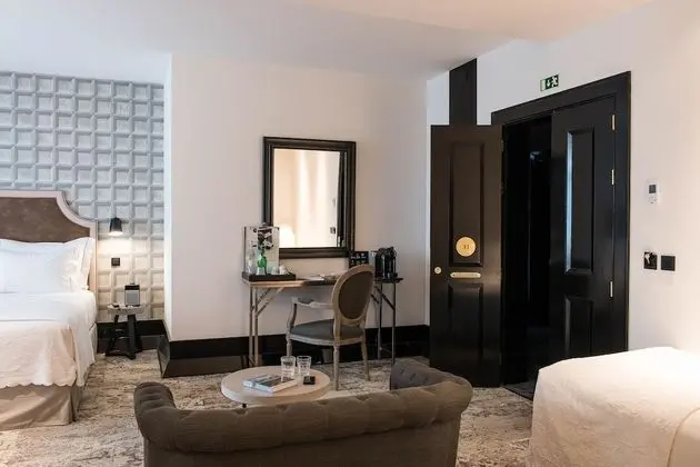 Deluxe Üç Kişilik Oda (Interior Patio View)