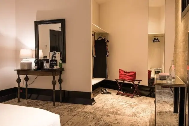 Deluxe Üç Kişilik Oda (Interior Patio View)