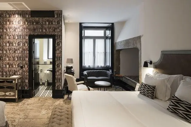 Deluxe Üç Kişilik Oda (Interior Patio View)