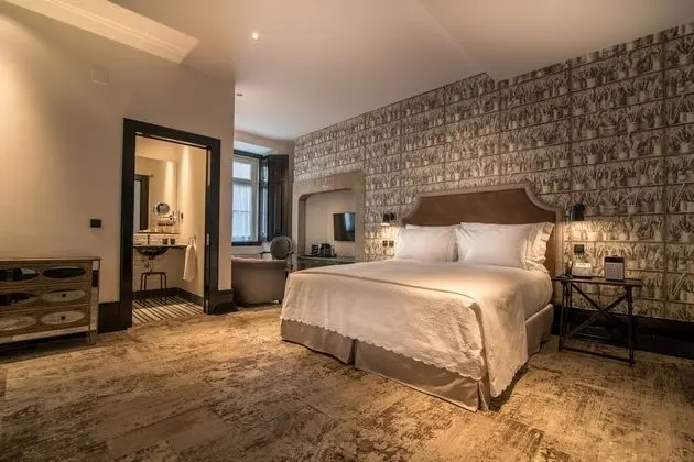 Deluxe Üç Kişilik Oda (Interior Patio View)