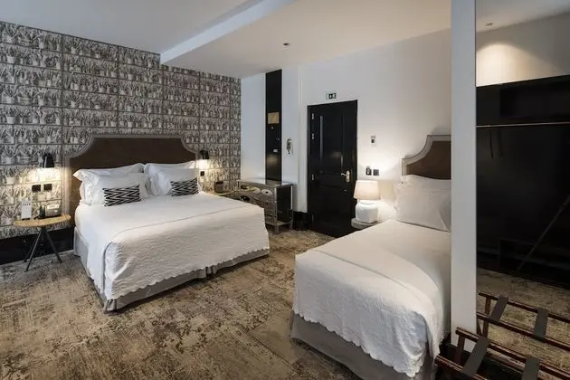 Deluxe Üç Kişilik Oda (Interior Patio View)