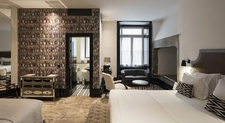 Deluxe Üç Kişilik Oda (Interior Patio View)