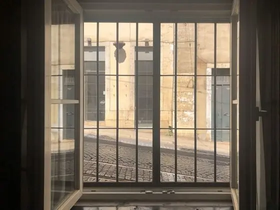 Deluxe Üç Kişilik Oda (Interior Patio View)