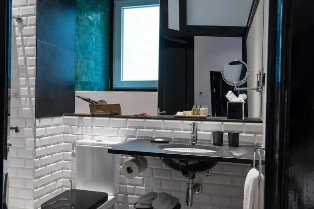 Deluxe Üç Kişilik Oda (Interior Patio View)